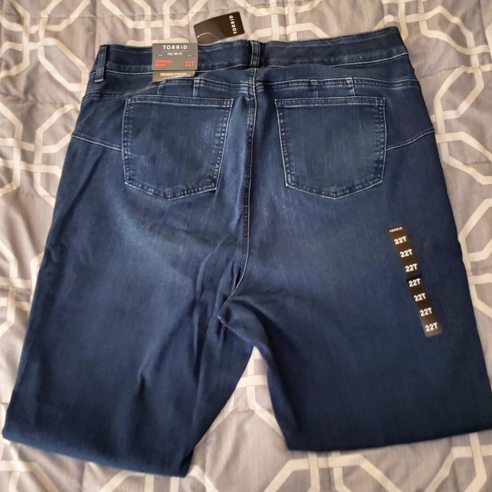 Torrid Bombshell Jeans 22T - Picture 3 of 5